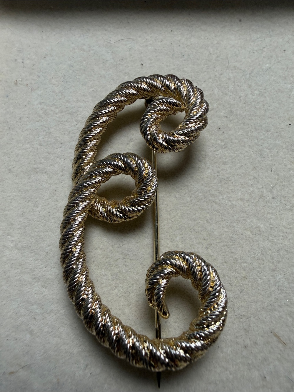 RSK Letter E Gold Rope Brooch